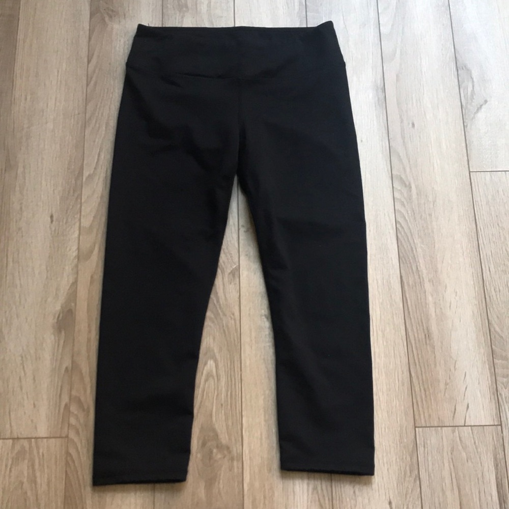 Fabletics Black cropped workout pants